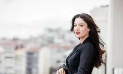 Pelin Akil Mini Elbisesiyle Sosyal Medyayı Salladı! “Boşanma Yaradı” Yorumları Patladı