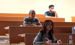 60 Yaşında Üniversiteye Başladı! "Okumanın Yaşı Yok" Dedi ve Gençlere İlham Oldu
