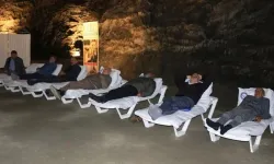 Yerin 150 Metre Altında Şifa Arayan Hastalar: Tuz Mağarasının Sırrı Ne?