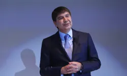 Menderes Türel Kimdir? Gazetecilikten Antalya Büyükşehir Belediye Başkanlığına Uzanan Yolculuk