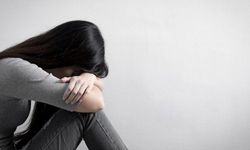 Etrafınızdaki Kıskanç İnsanları Tanımanın 3 Yöntemi