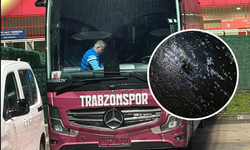 Trabzon Otobüsü Yine Taşlandı! Trabzonspor’da Sinirler Gergin