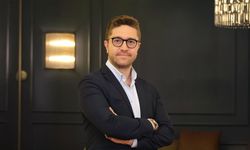 Plastik Cerrah Dr. Erman Ak’tan Uyarı: Yüz Germe Ameliyatı Sonrası Süreç En Az Operasyon Kadar Önemli