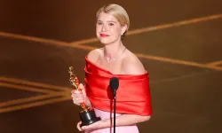 Jessie Buckley Kimdir? En İyi Kadın Oyuncu Ödülünü Hangi Filmle Aldı? Filmleri ve Dizileri