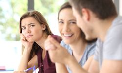 Kıskançlık Doğuştan Mı Gelir? Kıskanç İnsan Nasıl Anlaşılır?