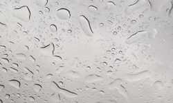 Ünlü Model Özge Ulusoy Hava Değişimlerine Sitem Etti!