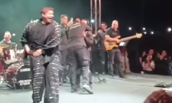 Ünlü Şarkıcı Ferah Zeydan’ın Konserinde Evlilik Teklifi!