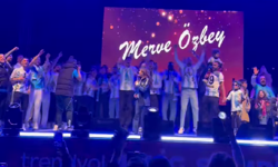 Merve Özbey Erzurum’da Hayranlarını Coşturdu!
