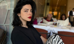 Merve Boluğur Zebra Desenli Kıyafetleriyle Poz Verdi!