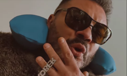 Rober Hatemo Zeki Müren Oldu! Anneciğim Şarkısını Play Back Yaptı