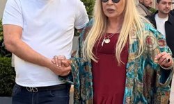 Zerrin Özer Kardeşinin Cenazesinde Fenalaştı! Hastaneye Kaldırıldı