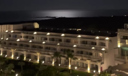Kamuran Akkor Denize Sıfır Otel’de Şarkı Söyledi! Hangi Şarkıyı Söyledi?