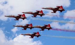 29 Ekim SOLOTÜRK ve Türk Yıldızları Gösterisi Nerede, Saat Kaçta? İşte Bugünkü Uçuş Programı