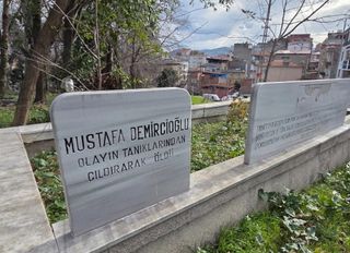 Mezar Taşındaki O Tek Satır - Yüzyıl Sonra Bile İnsanın İçini Üşüten Hikâye