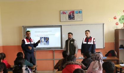 Ağrı’da öğrencilere doğa ve hayvan sevgisi anlatıldı