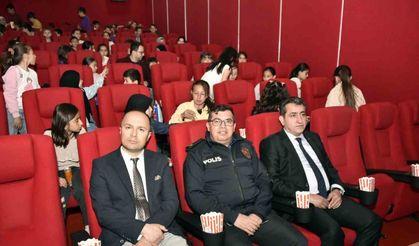 Gümüşhane’de çocuklar sinema keyfiyle bilinçleniyor