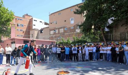 İtfaiyeden öğrencilere uygulamalı eğitim