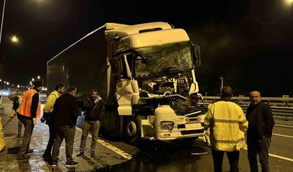 Kağıt gibi ezilen tırdan yara almadan kurtuldu