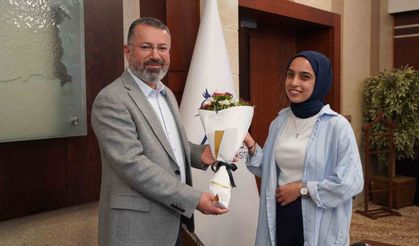 KBÜ’DE Hemşireler Haftası’nda Hemşirelik Bölümü öğrencilerine tohum hediye edildi