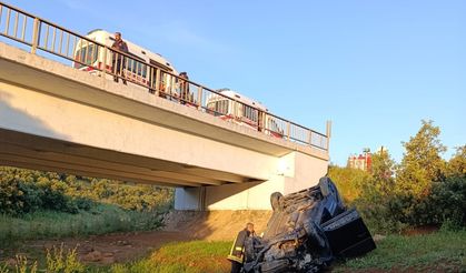 Mardin’de kontrolden çıkan otomobil şarampole devrildi: 2 yaralı