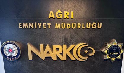 Midelerinden 3 kilo 742 gram uyuşturucu çıktı