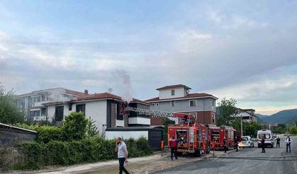 Sakarya’da iki katlı evde çıkan yangın korkuttu