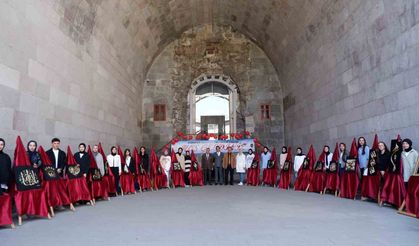 Tel ile çivinin aşkı tuvalde buluştu