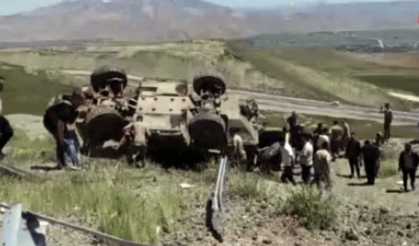 Van'da Askeri Araç Devrildi: 4 Asker Yaralı!