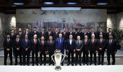 Cumhurbaşkanı Erdoğan, Galatasaray Futbol Takımı’nı Kabul Etti
