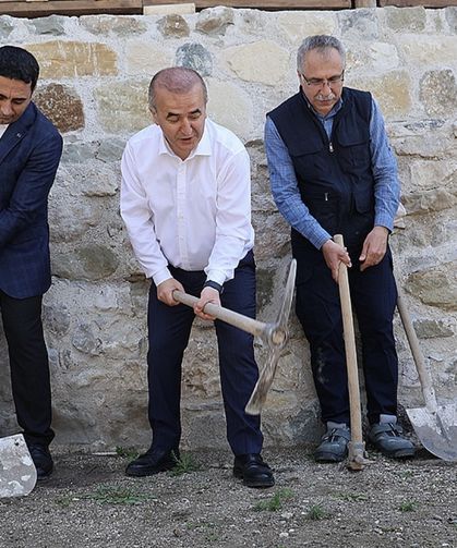 Elazığ Valisi Numan Hatipoğlu, Palu Kalesi Kazı Çalışmalarını Başlattı