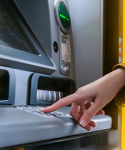 Bankalarda Şok Düzenleme! ATM'den Para Yatırma Limitleri Düşürüldü, Yeni Kurallar 2026'da Başlıyor!