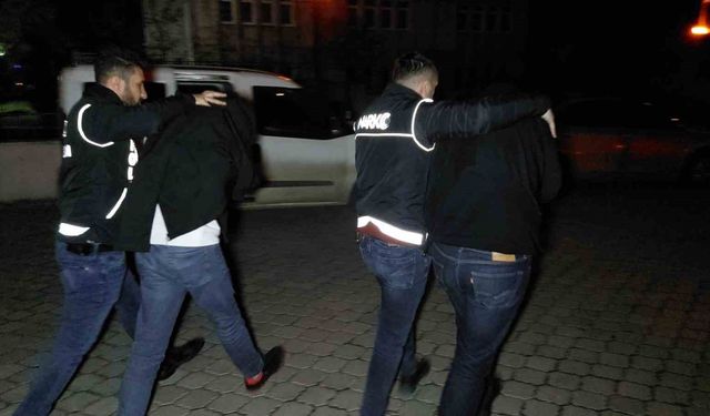 İstanbul’dan Samsun’a lüks araçlarla uyuşturucu getiren 4 kişi tutuklandı