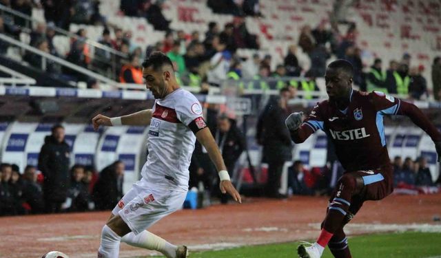 Trendyol Süper Lig: Sivasspor: 1 - Trabzonspor: 0 (Maç devam ediyor)