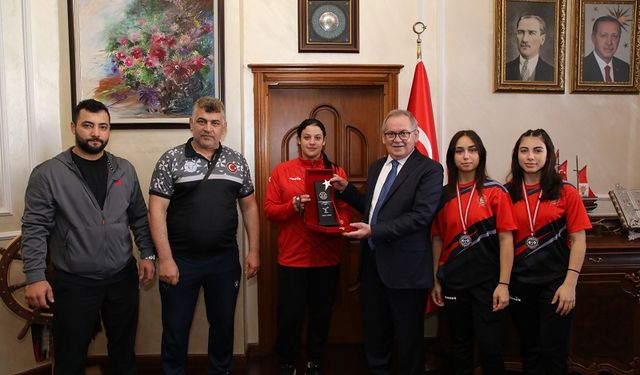 Türkiye 6.sı olan Samsun Büyükşehir Belediyesi Spor Kulübü Halter Takımı'ndan teşekkür