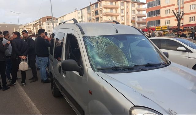 Bingöl’de hafif ticari aracın çarptığı yaya yaralandı: Aynı yerde ikinci kaza