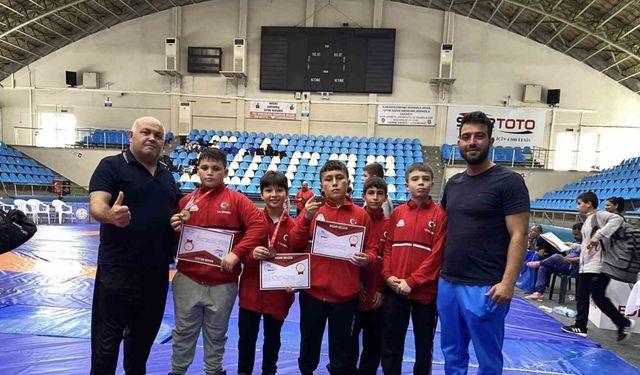 Fethiye’nin genç güreşçileri Türkiye Şampiyonası’nda zirveye çıktı