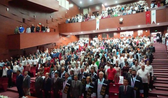 Niğde Ömer Halisdemir Üniversitesi’nde 225 tıp öğrencisi beyaz önlük giydi