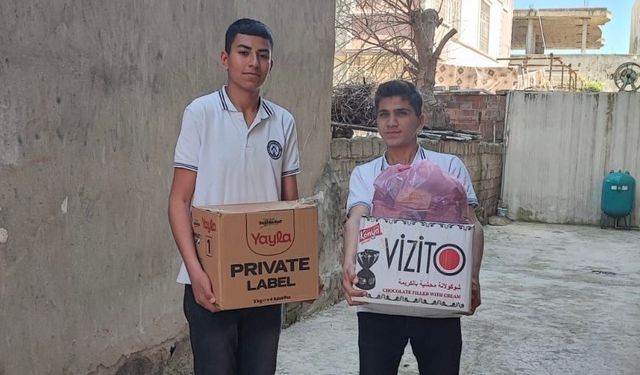 Silopi’de öğrencilerden ihtiyaç sahiplerine gıda ve giyim yardımı