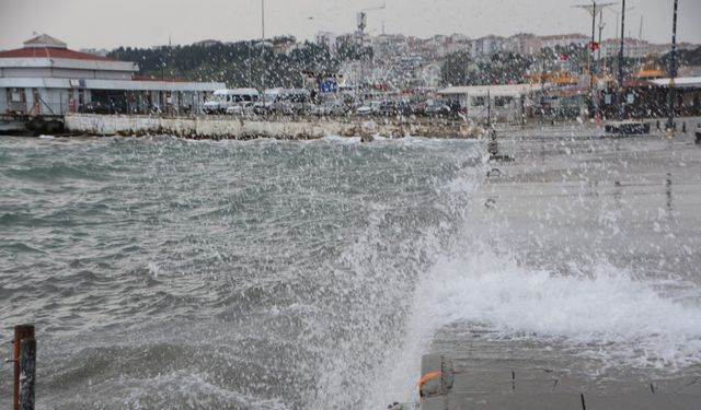 Sinop’ta beklenen fırtına etkili olmaya başladı