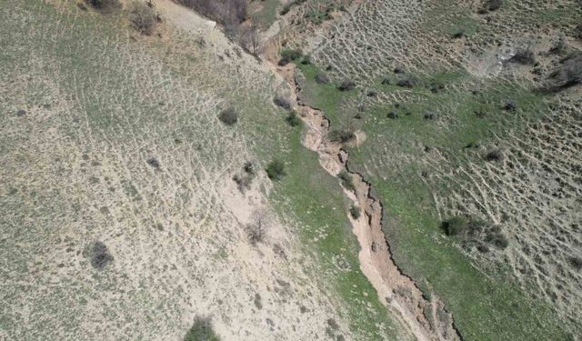 Tokat’ta kırılmanın olduğu fay hattı dron ile görüntülendi