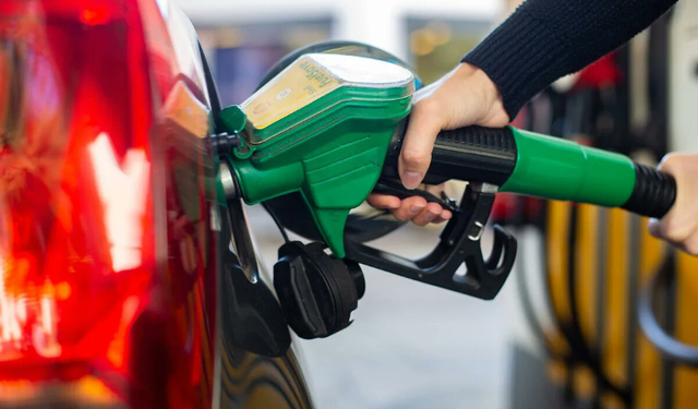 Petrol 100 dolar altına indi,  Akaryakıtta indirim hesapları yeniden başladı!