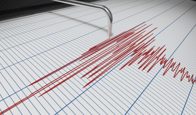 Elazığ’da 4 büyüklüğünde deprem panik yaptı!