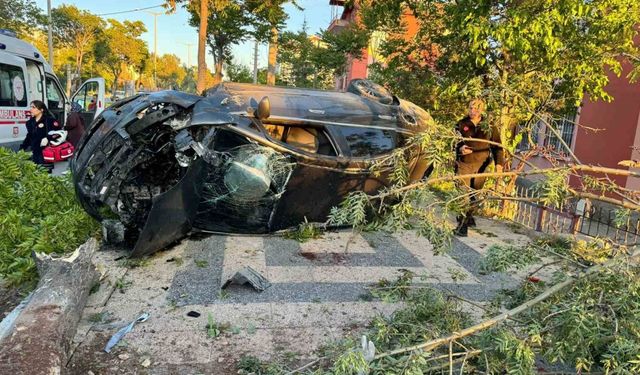 Anneannesinden izinsiz aldığı araçla kaza yaptı: 2 genç ağır yaralandı
