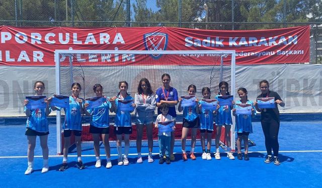 Muğlalı küçük kızlar Türkiye finallerine yükseldi