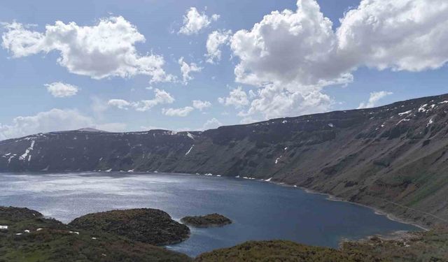 Nemrut Krater Gölü’nde turizm sezonu açıldı