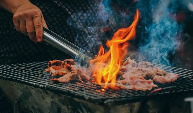 Mangal Ateşine Karbonat Serpmek Lezzeti Nasıl Değiştiriyor? Deneyenler Şaşırıyor!