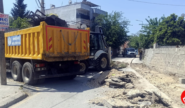 AKDENİZ'DE ZARAR GÖREN SOKAKLAR YENİLENİYOR