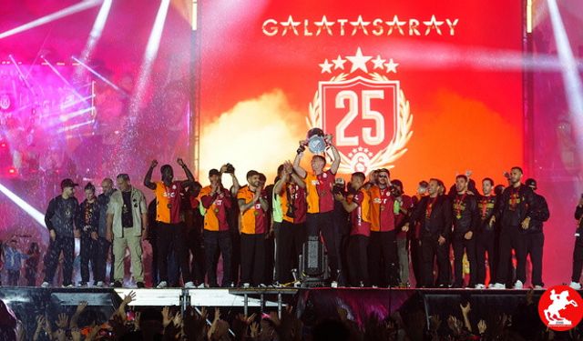 Video: Galatasaray Şampiyonluk Kutlamalarında Victor Osimhen Stay With Us Tezahüratları!!