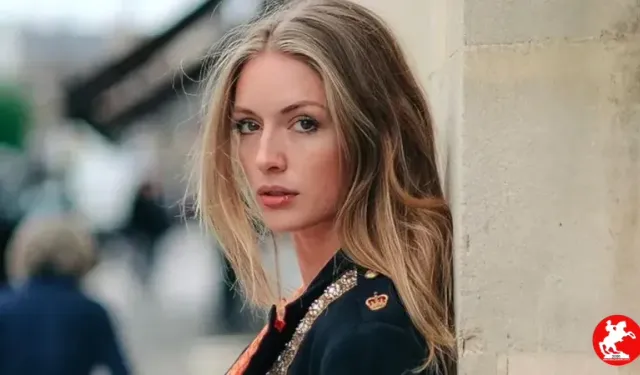 Yasemin Kay Allen Sıcaklara Dayanamadı! Gece Yarısı Denize Girerek Sosyal Medyayı Salladı