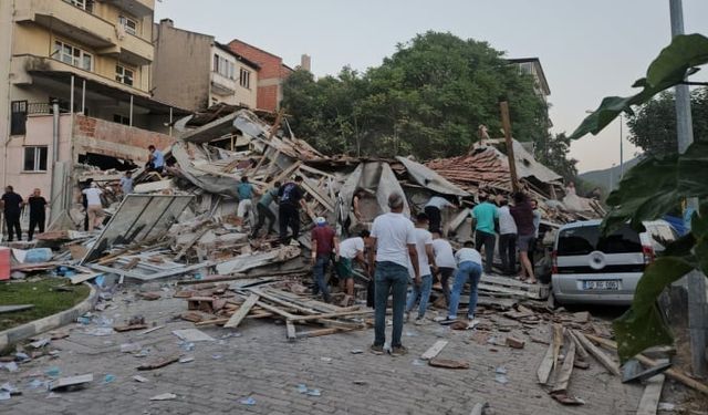 Balıkesir'deki Depremde 1 Kişi Hayatını Kaybetti